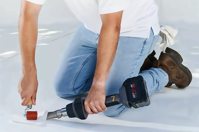 USTools-MH7RooferCloseUp_1.jpg.webp